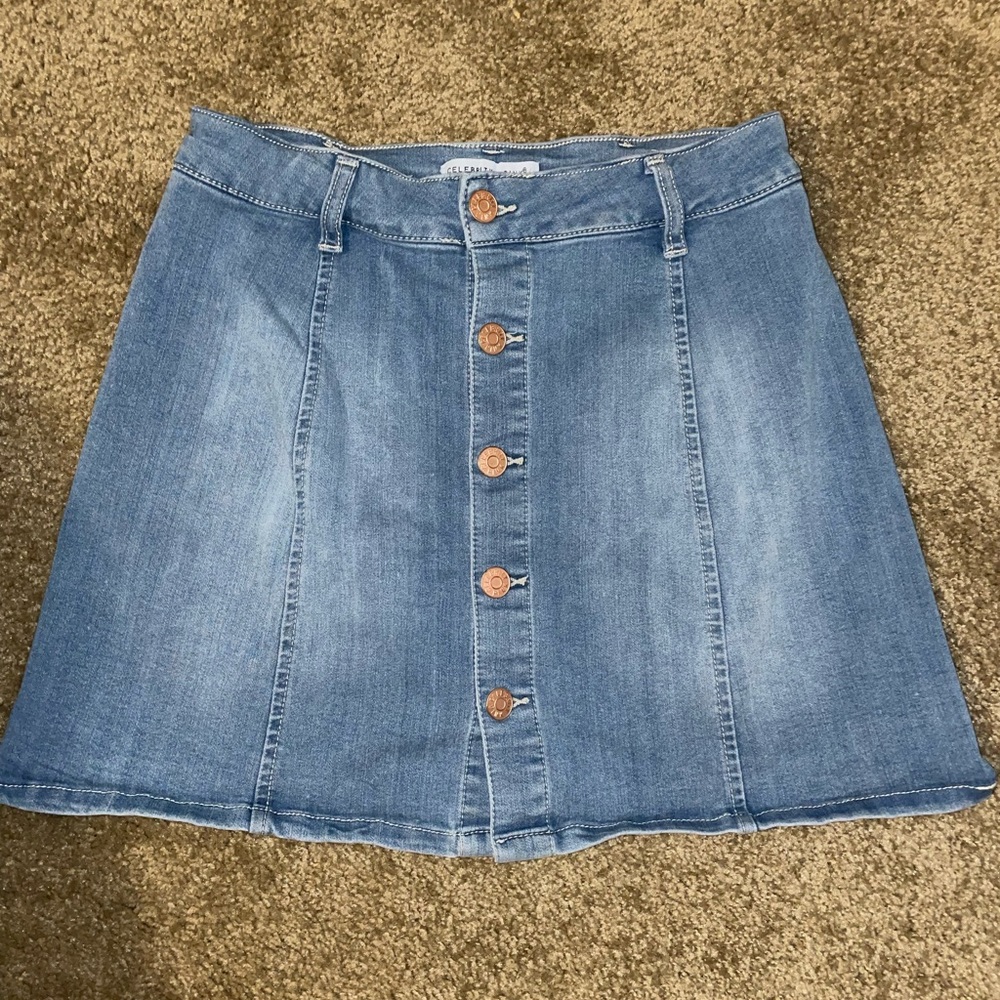 Super cute jean skirt. Size M